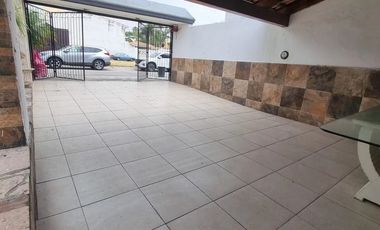 Casa en venta fraccionamiento bugambilias primera sección coto 4 recamaras 4 estacionamientos