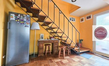 Casa dos pisos 5 dorm I. la Católica Las Condes