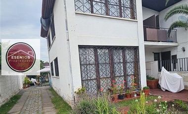 Casa dos pisos 5 dorm I. la Católica Las Condes