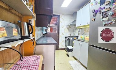 Casa dos pisos 5 dorm I. la Católica Las Condes