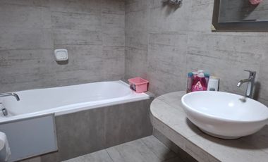 Vendo casa primer y segundo piso, con jardin en Matellini, 4 hab. 164 m2