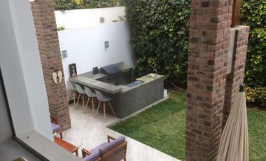 Venta de linda casa en condominio en La Encantada de Villa