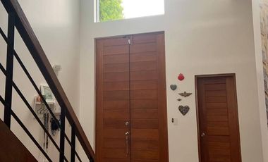 Venta de linda casa en condominio en La Encantada de Villa