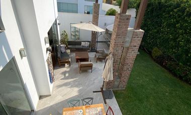 Venta de linda casa en condominio en La Encantada de Villa