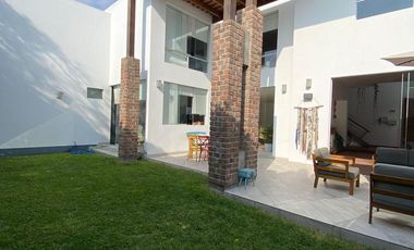 Venta de linda casa en condominio en La Encantada de Villa