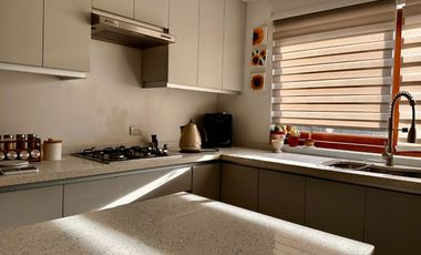 CASA EN ARRIENDO - LAS MERCEDES - REQUÍNOA