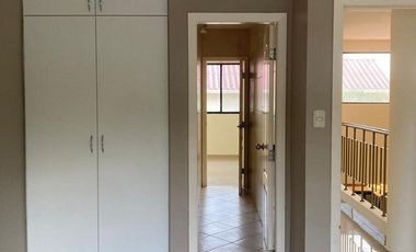 ¡Amplia Casa Esquinera de 2 Plantas en Alquiler – Urbanización Portal al Sol, Vía a la Costa!