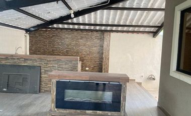 ¡Amplia Casa Esquinera de 2 Plantas en Alquiler – Urbanización Portal al Sol, Vía a la Costa!