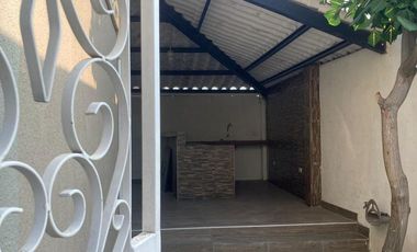 ¡Amplia Casa Esquinera de 2 Plantas en Alquiler – Urbanización Portal al Sol, Vía a la Costa!