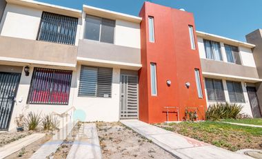 Casa en venta en Treboles Frente A Parque Hab en planta Baja y Baño completo