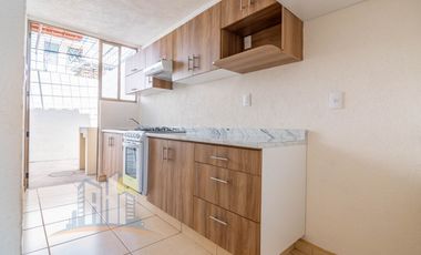 Casa en venta en Treboles Frente A Parque Hab en planta Baja y Baño completo