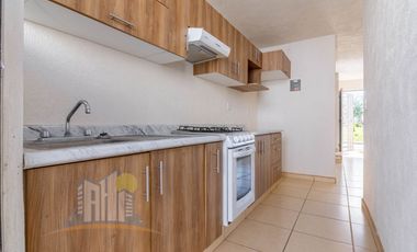 Casa en venta en Treboles Frente A Parque Hab en planta Baja y Baño completo