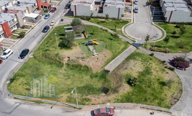 Casa en venta en Treboles Frente A Parque Hab en planta Baja y Baño completo