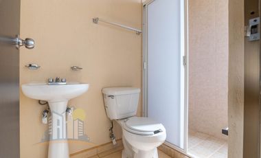 Casa en venta en Treboles Frente A Parque Hab en planta Baja y Baño completo