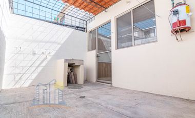 Casa en venta en Treboles Frente A Parque Hab en planta Baja y Baño completo