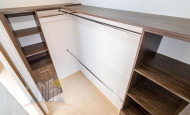 Casa en venta en Treboles Frente A Parque Hab en planta Baja y Baño completo