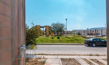 Casa en venta en Treboles Frente A Parque Hab en planta Baja y Baño completo