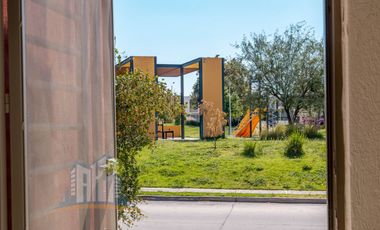 Casa en venta en Treboles Frente A Parque Hab en planta Baja y Baño completo