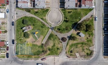 Casa en venta en Treboles Frente A Parque Hab en planta Baja y Baño completo