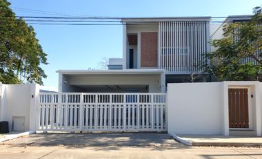 Modern Minimalist Pool Villa in Hang Dong, Chiang Mai