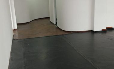 OFICINA AMPLIA EN VENTA - EXCELENTE UBICACION!!!