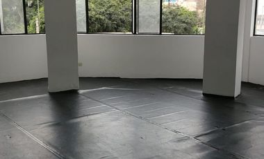 OFICINA AMPLIA EN VENTA - EXCELENTE UBICACION!!!