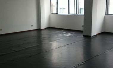 OFICINA AMPLIA EN VENTA - EXCELENTE UBICACION!!!