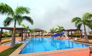 Se vende casa en Urbanización Ciudad Celeste frente a Club Etapa La Costanera