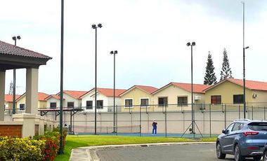 Se vende casa en Urbanización Ciudad Celeste frente a Club Etapa La Costanera
