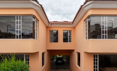 ¡Dos casas de lujo en Cumbayá! – 800 m² construidos en un terreno de 1.200 m²