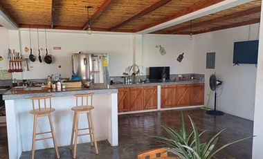 🌊 ¡VENTA DE HERMOSO HOSTAL FRENTE AL MAR EN AYANGUE! 🏨✨