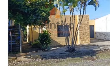 Amplia y bonita casa con gran terreno en Burócratas, Colima.