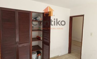 Amplia y bonita casa con gran terreno en Burócratas, Colima.