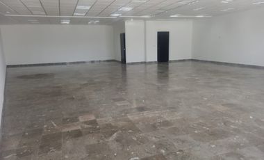 EXCELENTE LOCAL SOBRE AVE PRINCIPAL ENSEGUIDA WALDOS CON ESTACIONAMIENTO