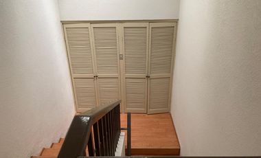 CASA EN VENTA CON ESPACIOS AMPLIOS EN FUENTES DEL SANTUARIO