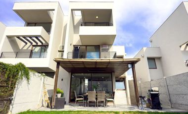 Townhouse impecable 3D y 4B en Chicureo
