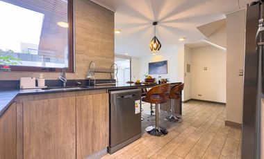Townhouse impecable 3D y 4B en Chicureo
