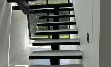 Renta Casa Campestre dos niveles en Exclusivo Condominio Cerritos