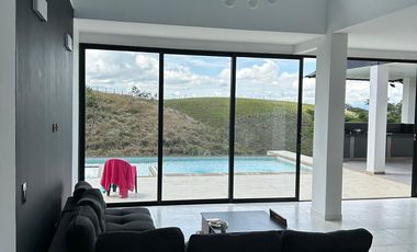 Renta Casa Campestre dos niveles en Exclusivo Condominio Cerritos