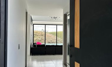 Renta Casa Campestre dos niveles en Exclusivo Condominio Cerritos