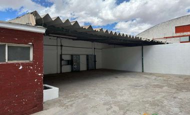 BODEGA CON OFICINAS Y BAÑOS SOBRE AVE PRINCIPAL