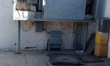 BODEGA CON OFICINAS Y BAÑOS SOBRE AVE PRINCIPAL