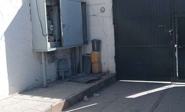 BODEGA CON OFICINAS Y BAÑOS SOBRE AVE PRINCIPAL