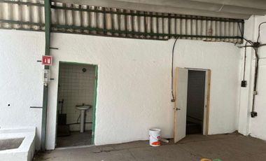 BODEGA CON OFICINAS Y BAÑOS SOBRE AVE PRINCIPAL