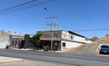 BODEGA CON OFICINAS Y BAÑOS SOBRE AVE PRINCIPAL