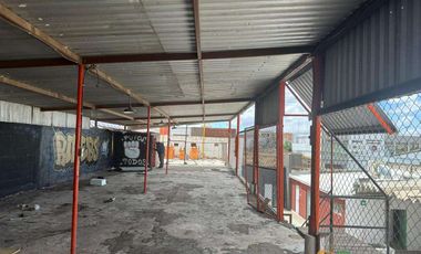 BODEGA CON OFICINAS Y BAÑOS SOBRE AVE PRINCIPAL