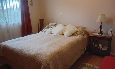 Pucón, en venta una gran casa en sitio urbano a minutos del centro