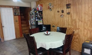 Pucón, en venta una gran casa en sitio urbano a minutos del centro