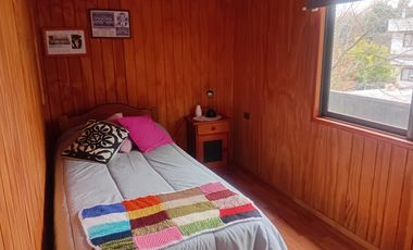 Pucón, en venta una gran casa en sitio urbano a minutos del centro