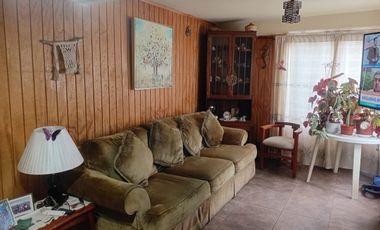 Pucón, en venta una gran casa en sitio urbano a minutos del centro